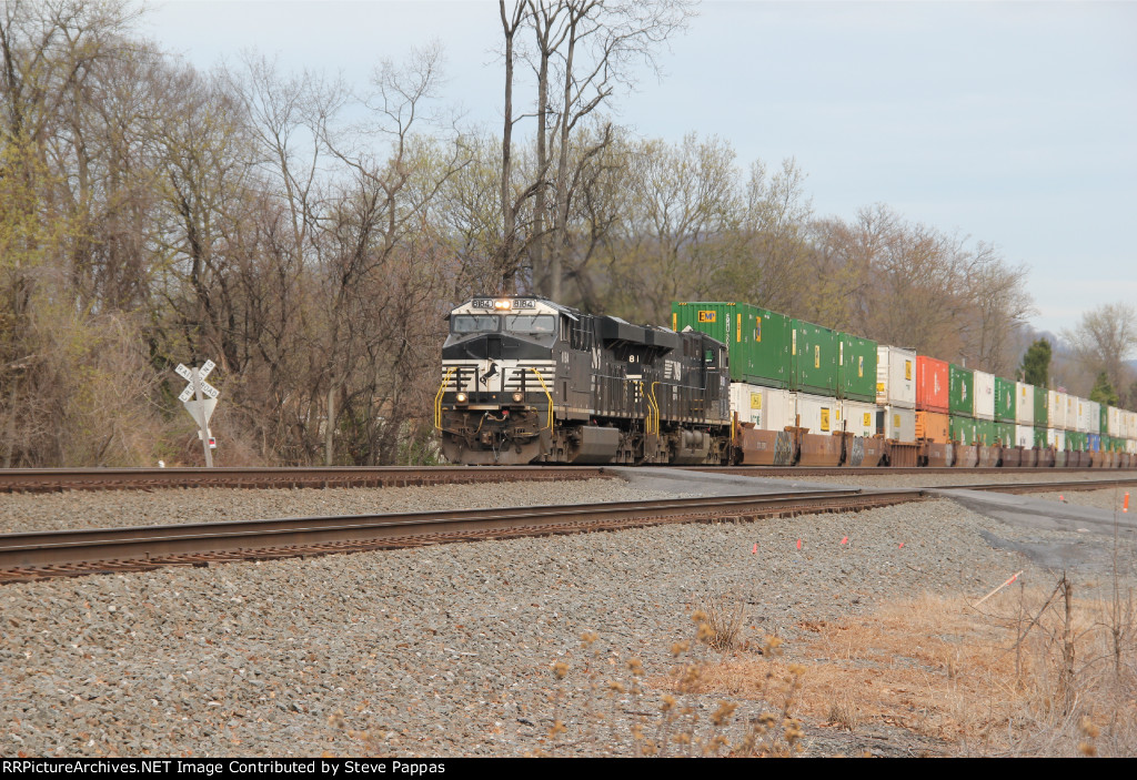 NS 8184 at the grade crossing, milepost 116